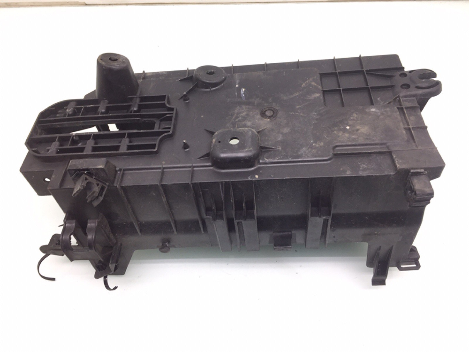 Полка аккумулятора бу для Opel Insignia 1.8 i, 2010 г. Полка аккумулятора бу для Opel Insignia 1.8 i, 2010 г.