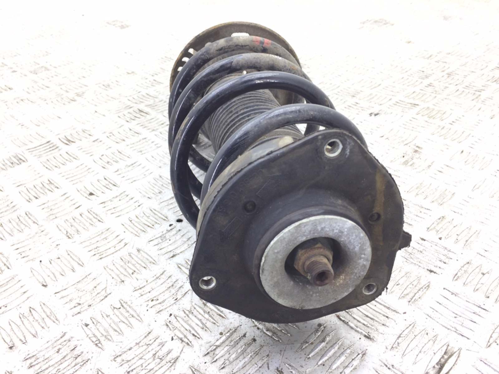 Стойка передняя левая бу для Audi A3 8P 2.0 FSI,  2004 г.