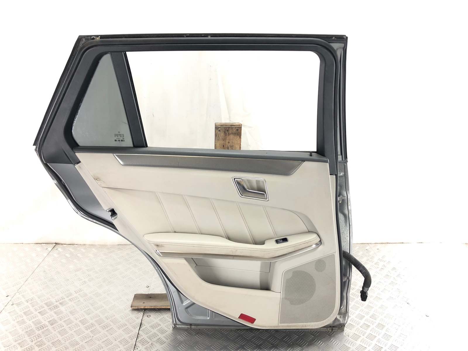 Дверь задняя левая бу для Mercedes E W212 2.2 CDi,  2013 г.