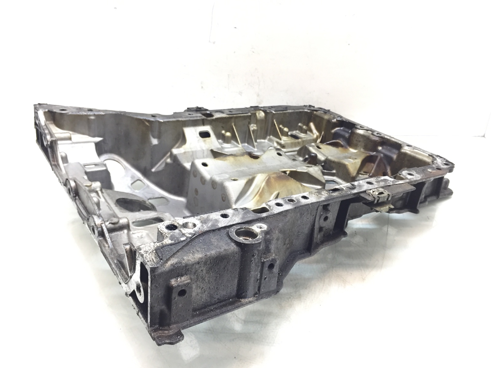 Поддон бу для Mercedes E W212 2.2 CDi, 2013 г. Поддон бу для Mercedes E W212 2.2 CDi, 2013 г.