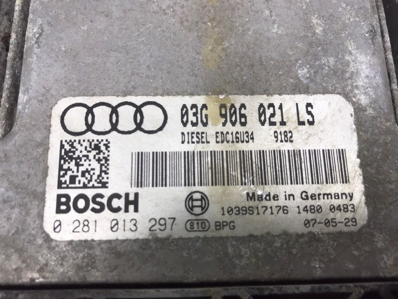 Блок управления двигателем бу для Audi A3 8P 1.9 TDi, 2007 г. Блок управления двигателем бу для Audi A3 8P 1.9 TDi, 2007 г.