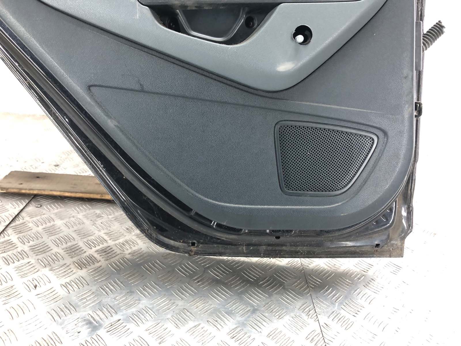 Дверь задняя левая бу для Ford Fiesta  1.6 TDCi,  2009 г.