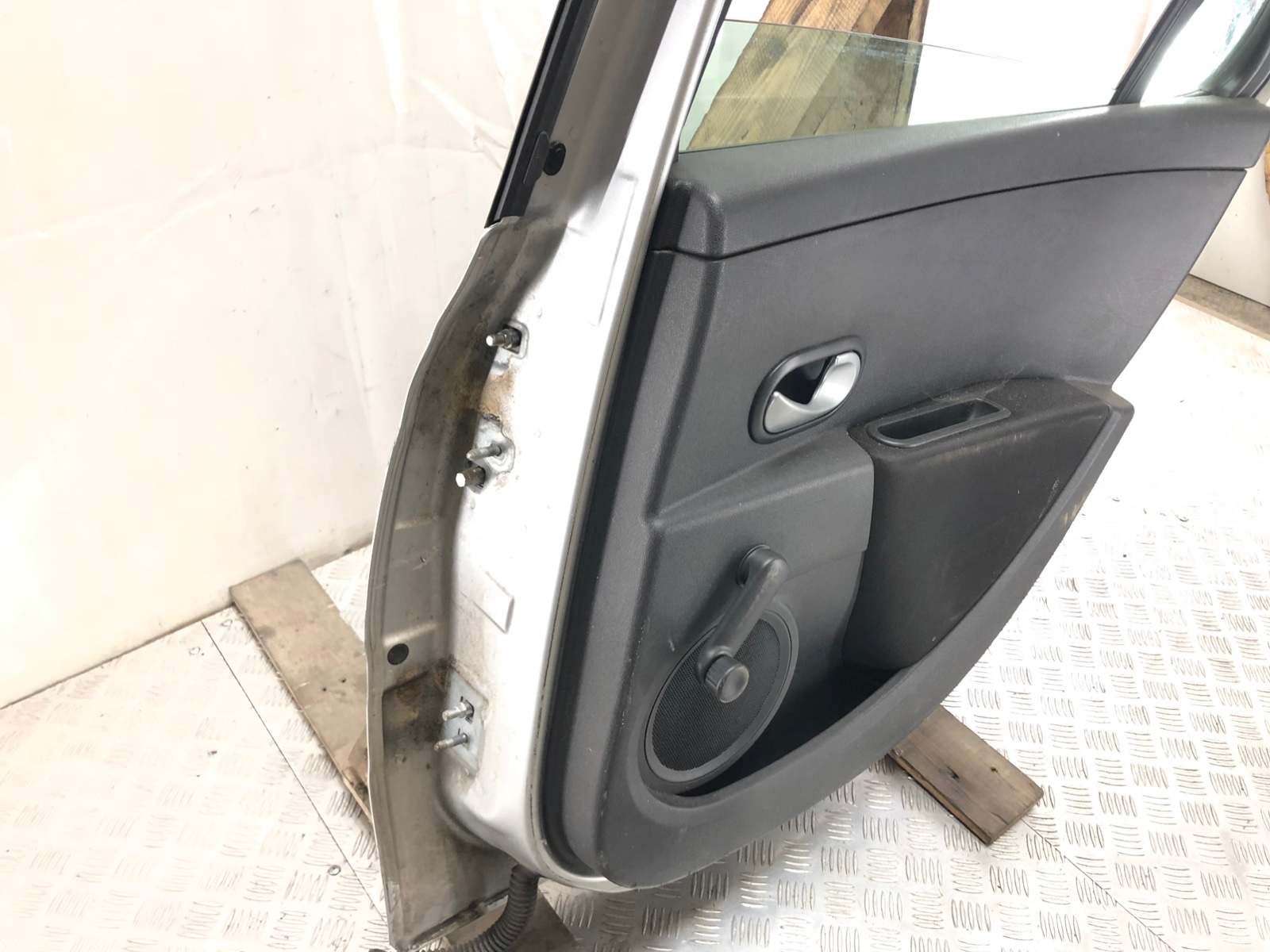 Дверь задняя правая бу для Renault Clio  1.5 DCi,  2011 г.