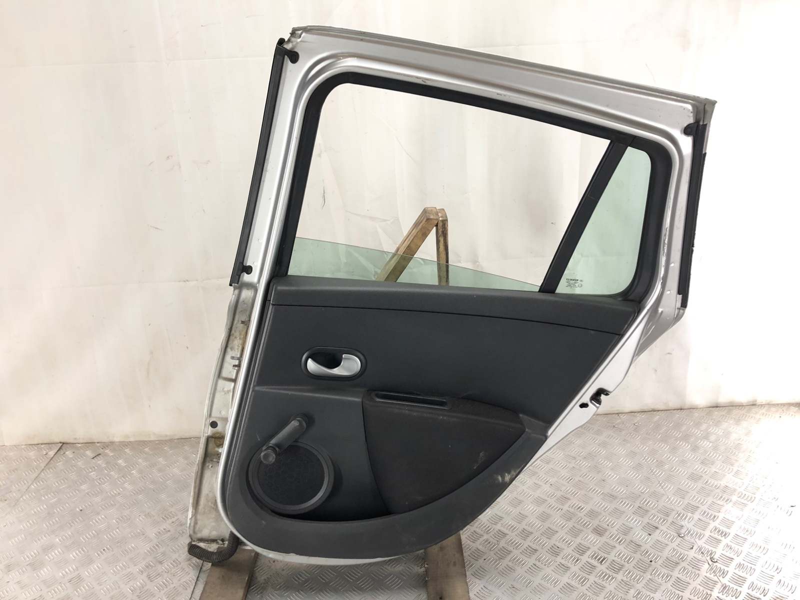 Дверь задняя правая бу для Renault Clio  1.5 DCi,  2011 г.