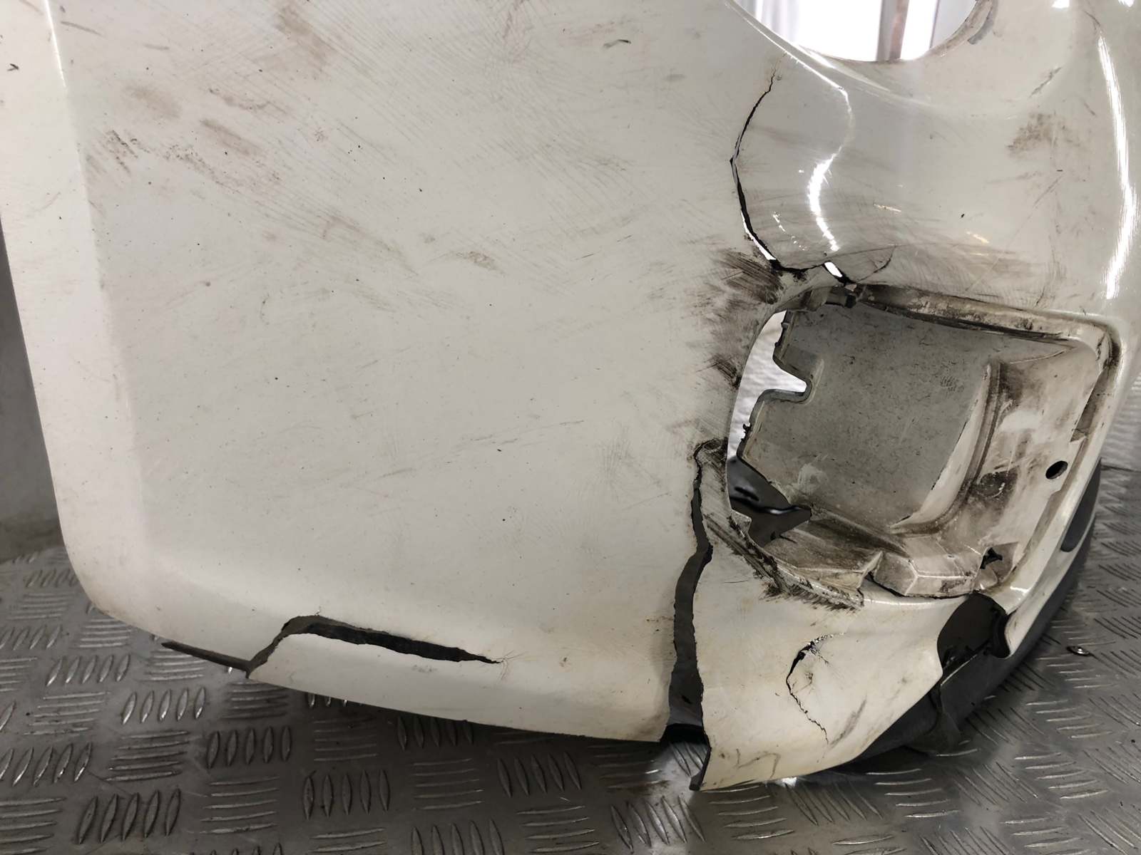 Бампер передний бу для Fiat 500 1.2 i, 2014 г. Бампер передний бу для Fiat 500 1.2 i, 2014 г.