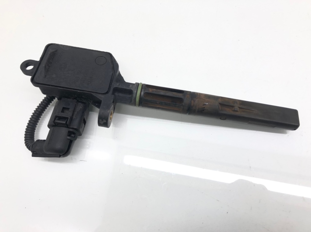 Датчик уровня масла бу для Volkswagen Polo 4 1.2 i, 2002 г. Датчик уровня масла бу для Volkswagen Polo 4 1.2 i, 2002 г.