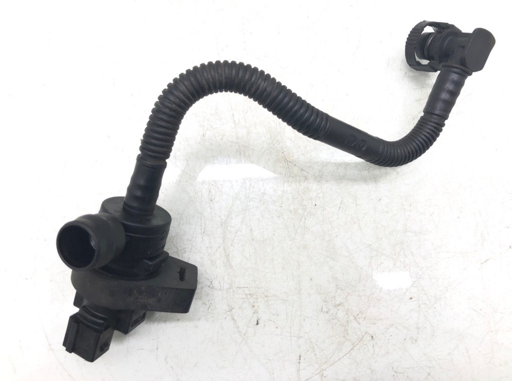 Клапан вентиляции топливного бака бу для BMW 1 E87/E81/E82/E88 2.0 i, 2006 г.