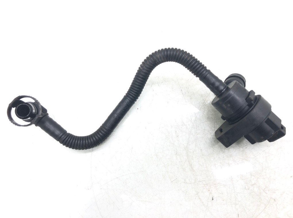 Клапан вентиляции топливного бака бу для BMW 1 E87/E81/E82/E88 2.0 i,  2006 г.
