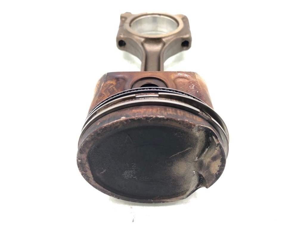 Поршень бу для Renault Megane 3 1.6 i,  2009 г.