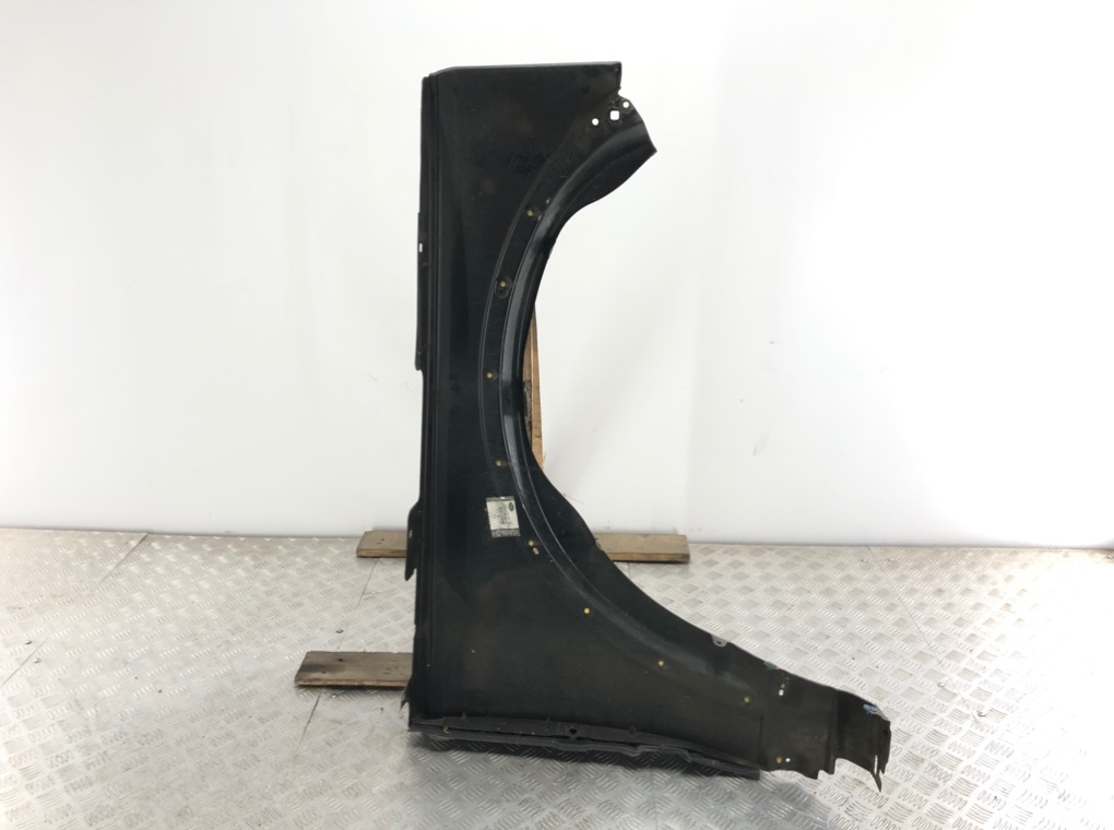 Крыло переднее левое бу для Land Rover Discovery 3 2.7 TD,  2006 г.