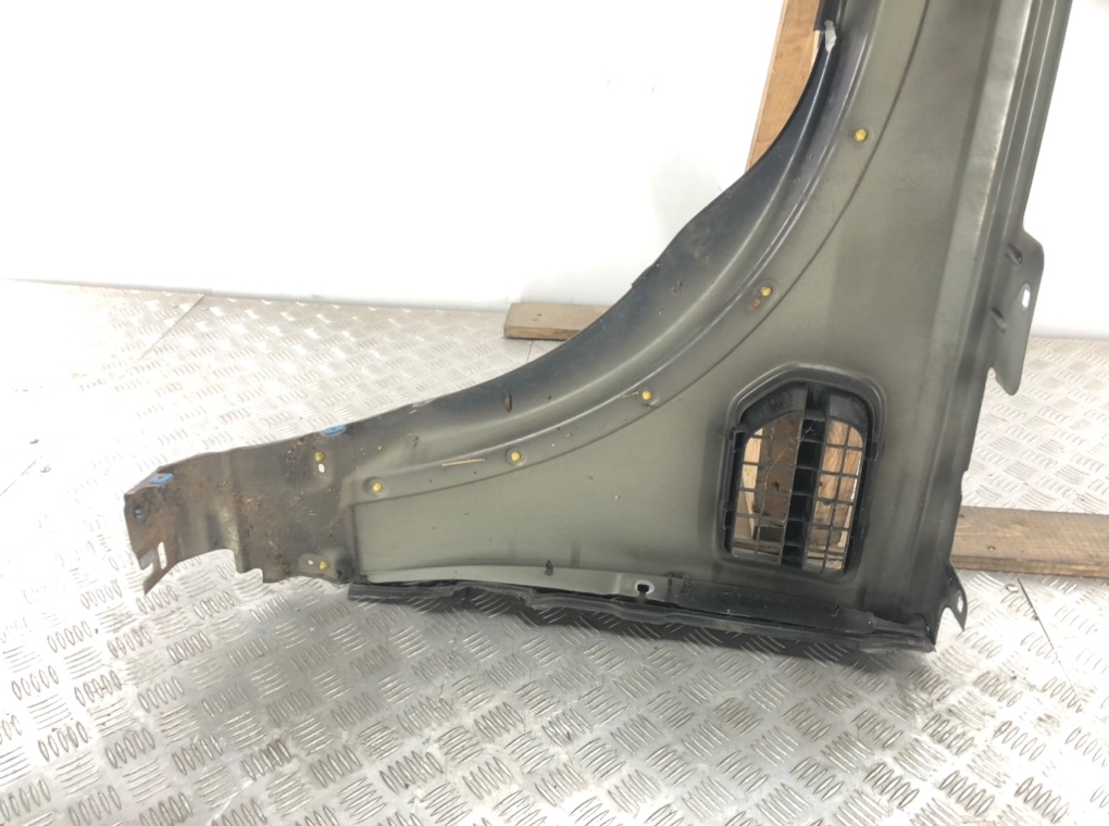 Крыло переднее правое бу для Land Rover Discovery 3 2.7 TD,  2006 г.