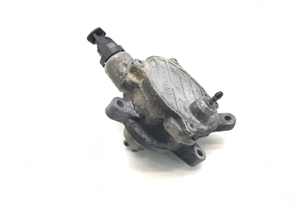 Насос вакуумный бу для Volvo V70  2.4 D5,  2005 г.