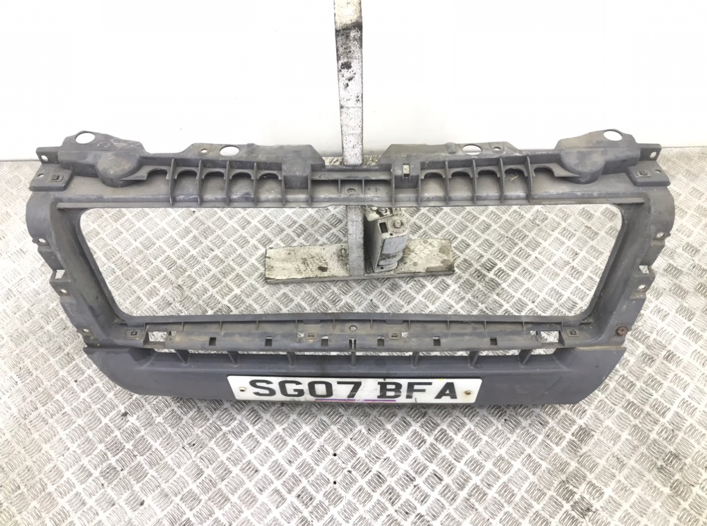 Накладка на бампер бу для Peugeot Boxer  2.2 HDi,  2007 г.