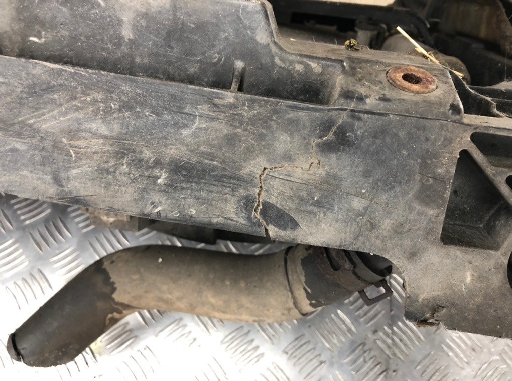 Панель передняя (телевизор) бу для Mazda 6   2.0 TD,  2008 г.