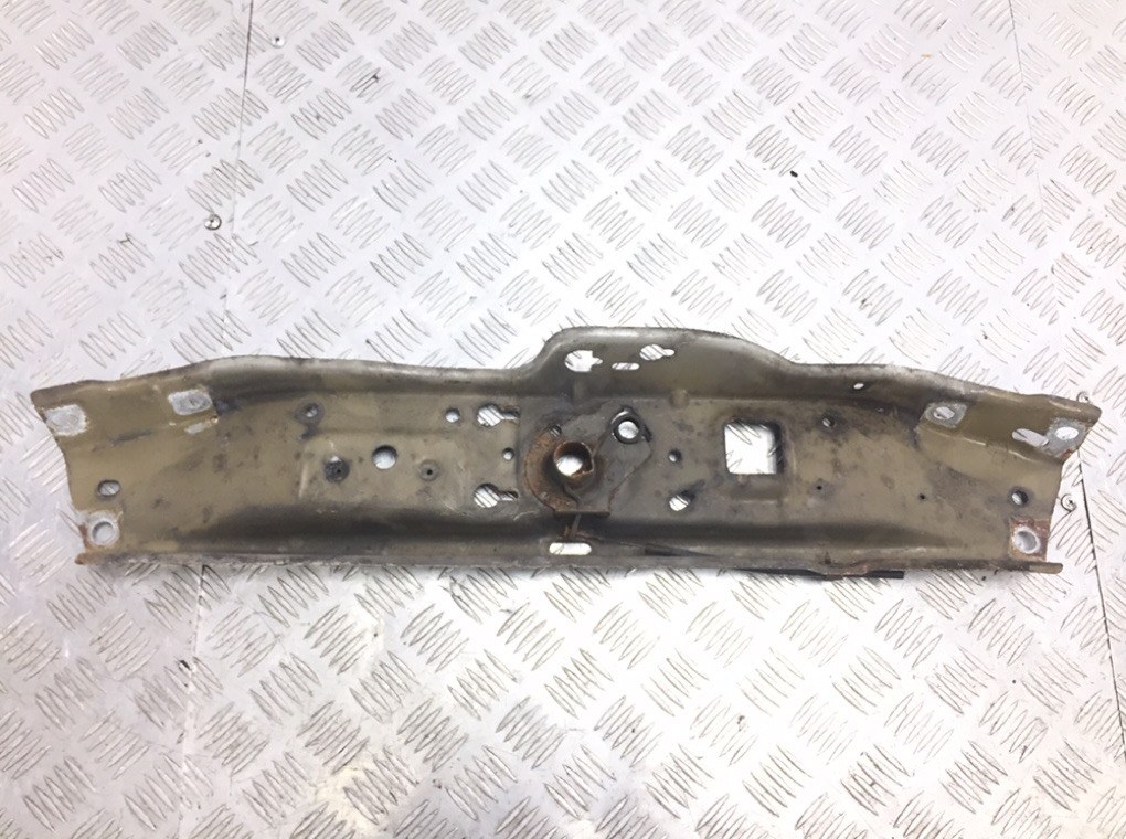 Планка под капот бу для Opel Astra H 1.7 CDTi, 2005 г. Планка под капот бу для Opel Astra H 1.7 CDTi, 2005 г.