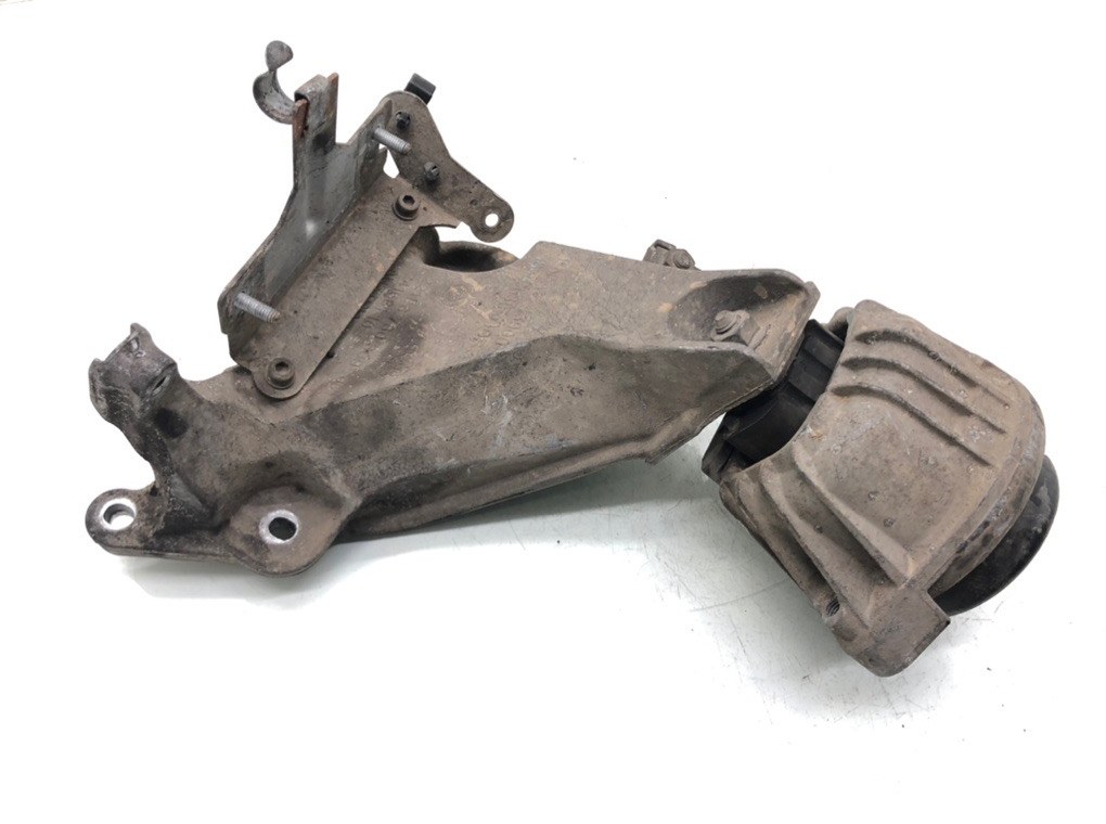 Подушка крепления двигателя бу для BMW 1 E87/E81/E82/E88 2.0 TD, 2005 г.