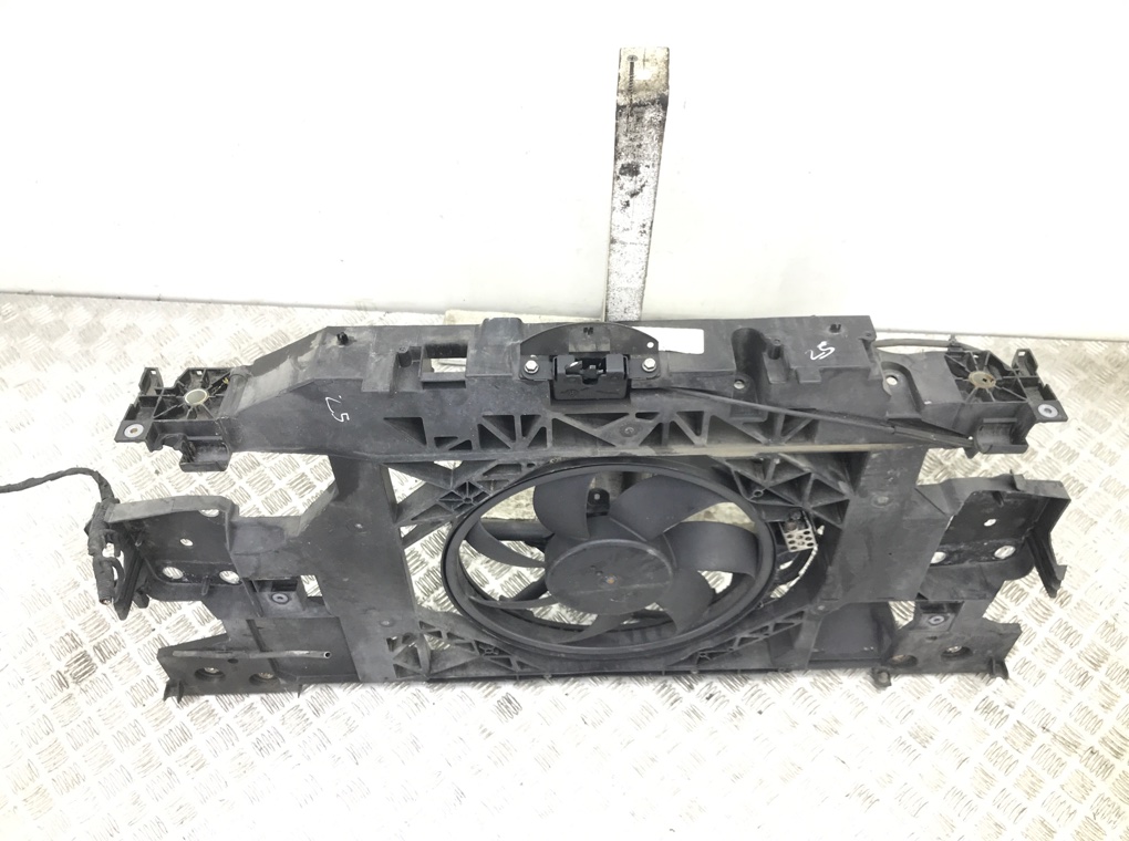 Панель передняя (телевизор) бу для Renault Scenic  1.6 i,  2011 г.