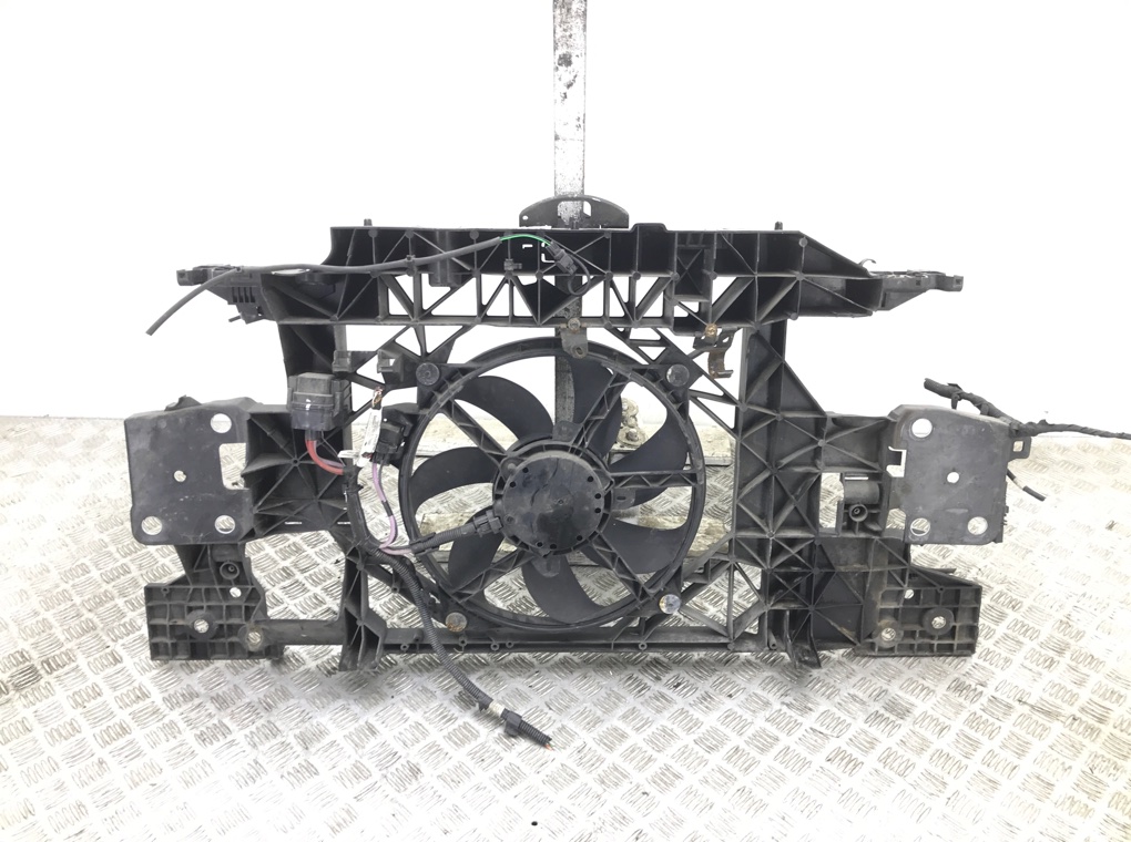 Панель передняя (телевизор) бу для Renault Scenic  1.6 i,  2011 г.