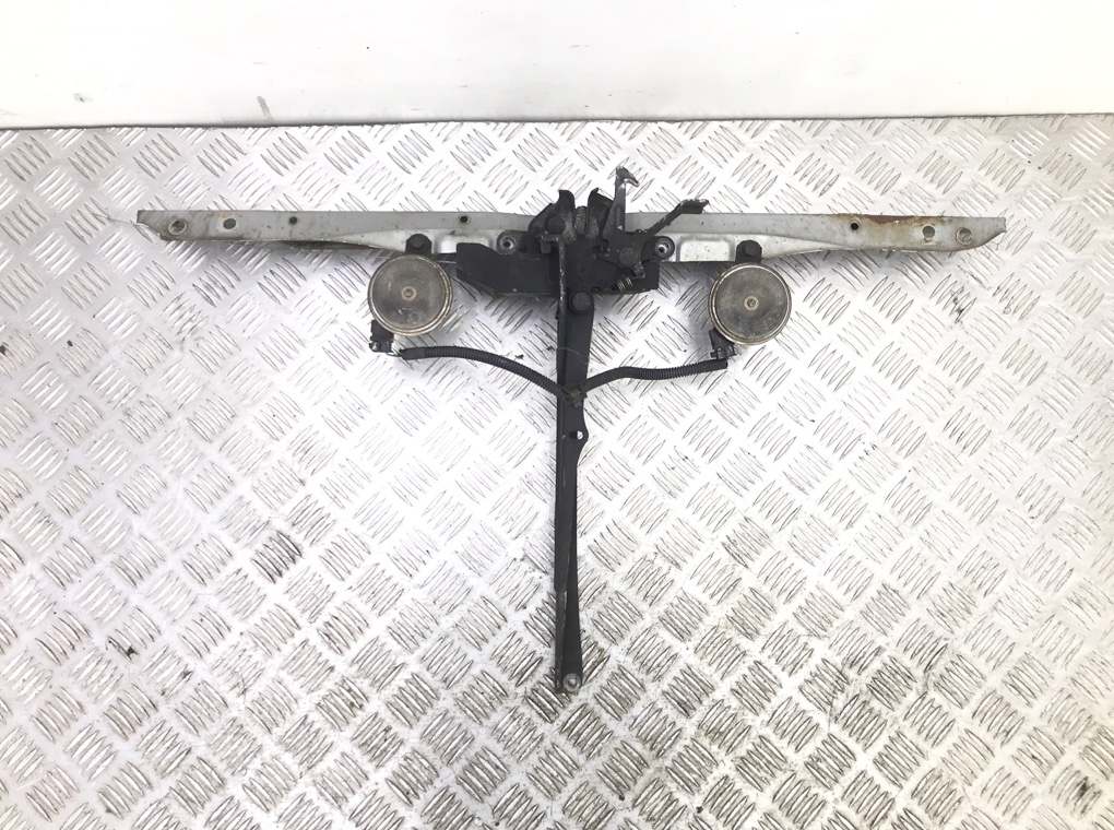 Планка под капот бу для Lexus IS 1 2.0 i, 2002 г.