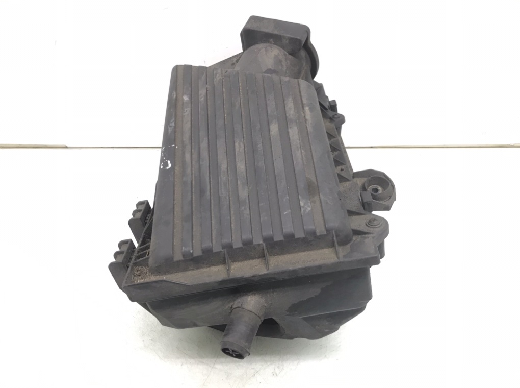 Корпус воздушного фильтра бу для Volkswagen Golf 4 1.6 i,  2003 г.