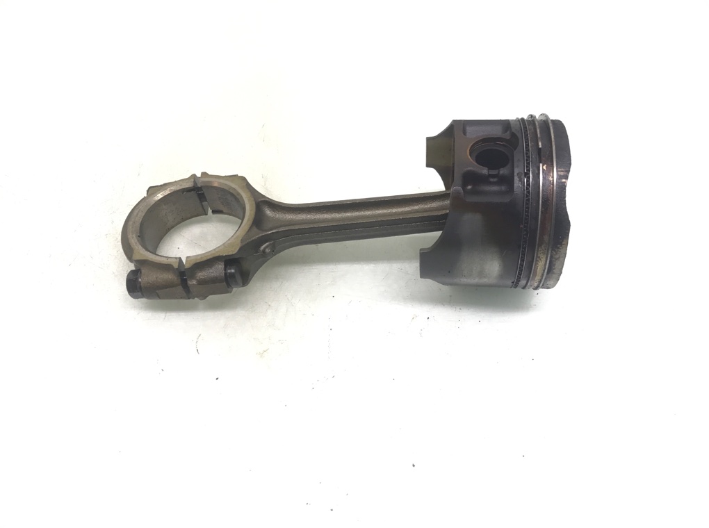 Поршень бу для Suzuki SX4 1.6 i, 2010 г.