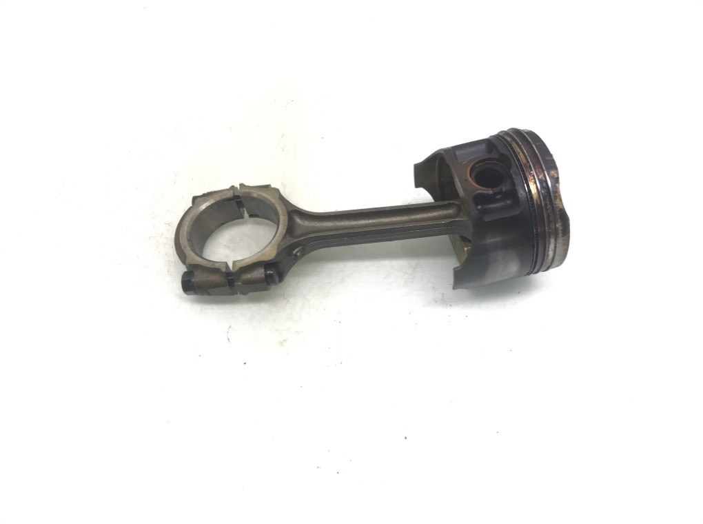 Поршень бу для Suzuki SX4 1.6 i, 2010 г.