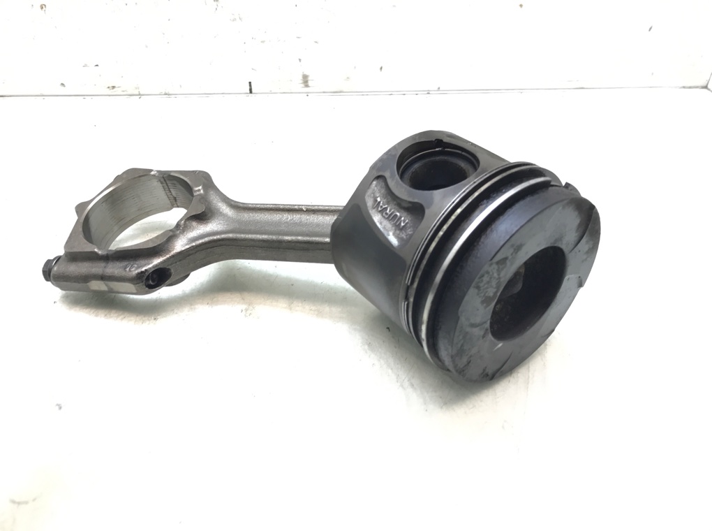 Поршень бу для Opel Astra H 1.9 CDTi, 2009 г. Поршень бу для Opel Astra H 1.9 CDTi, 2009 г.