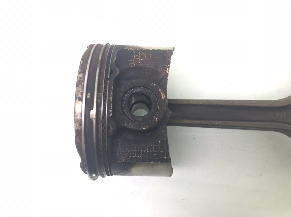 Поршень бу для Mazda 3  BK 1.6 i,  2006 г.