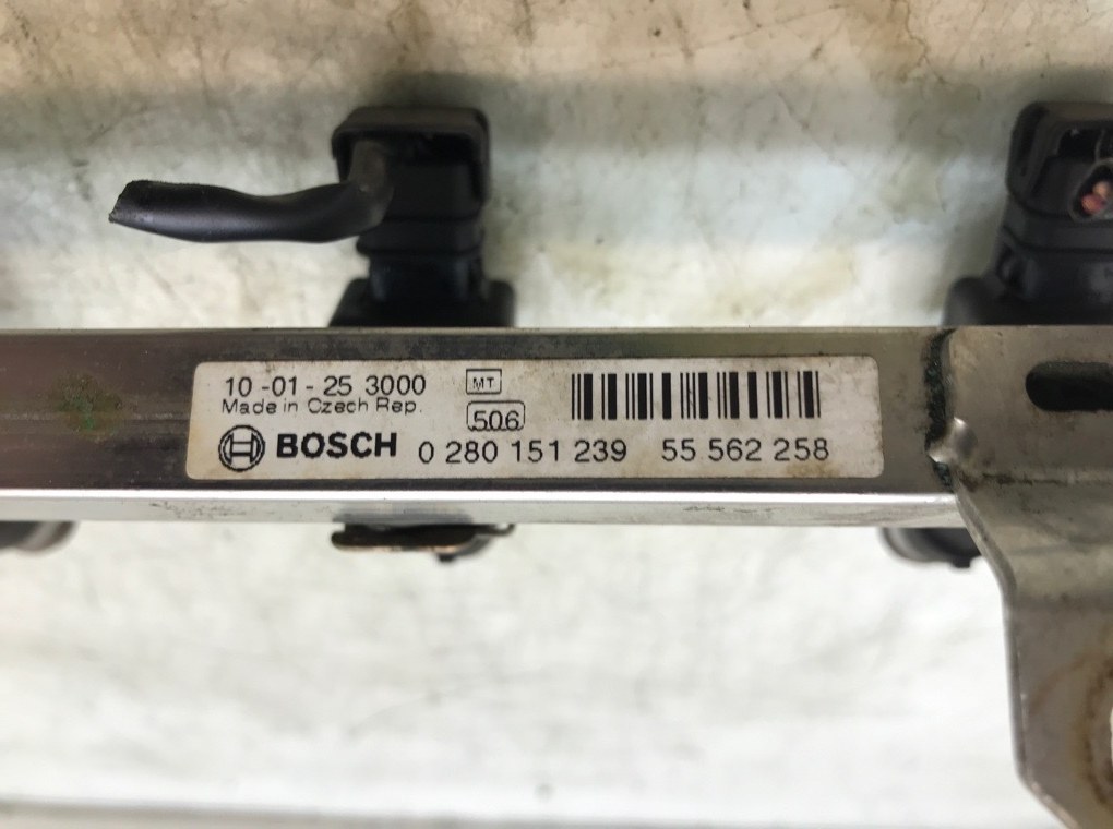 Топливная рампа бу для Opel Corsa D 1.4 i,  2010 г.