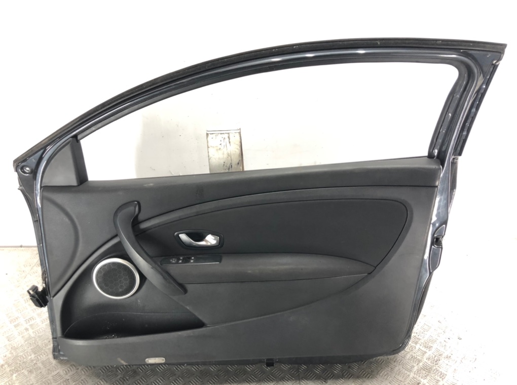 Дверь передняя правая бу для Renault Megane  1.5 DCi,  2011 г.
