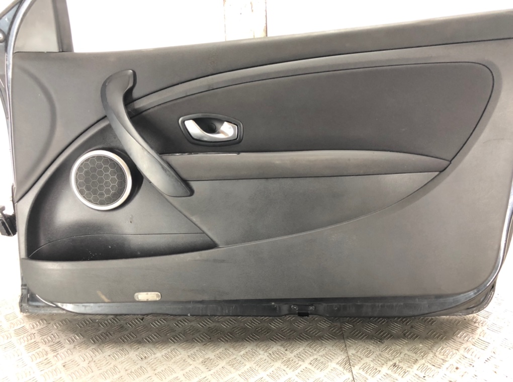 Дверь передняя правая бу для Renault Megane  1.5 DCi,  2011 г.
