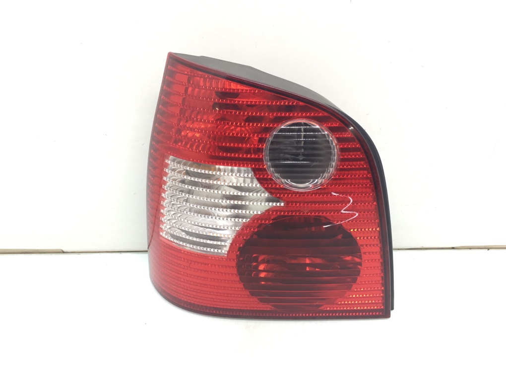 Фонарь задний левый бу для Volkswagen Polo 4 1.2 i, 2002 г.