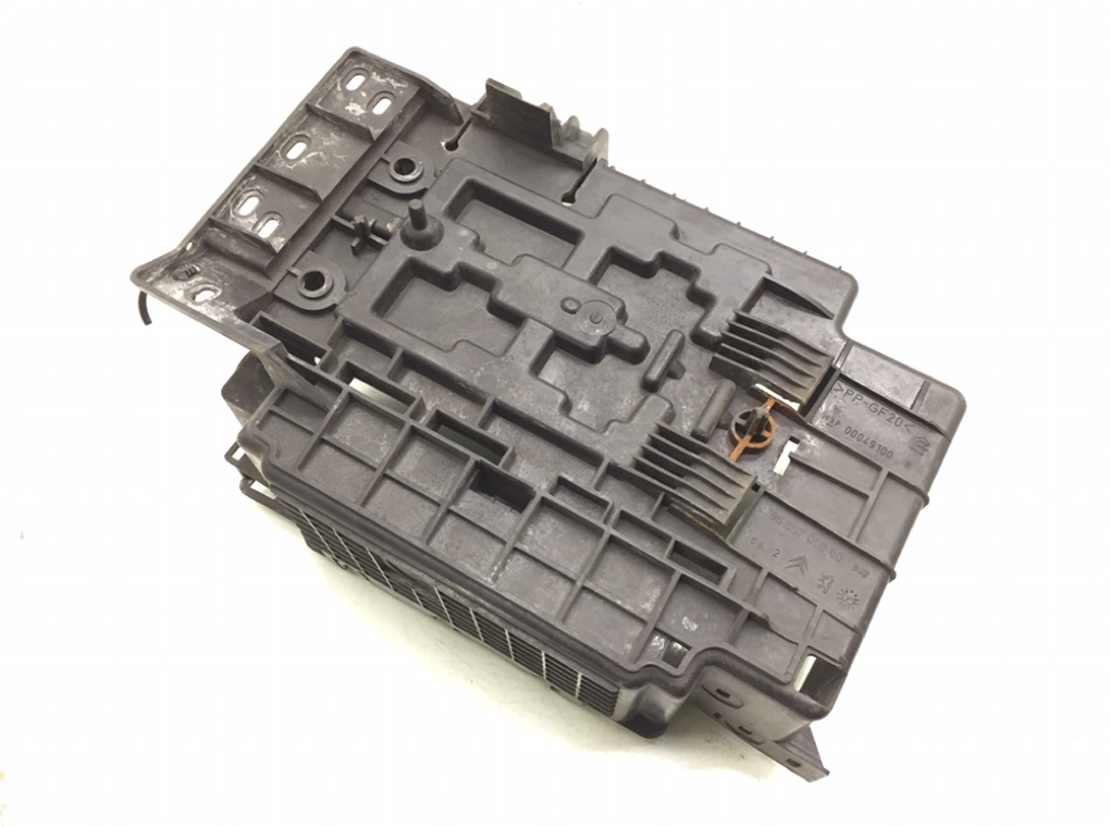 Полка аккумулятора бу для Citroen C3 1 1.4 i, 2005 г. Полка аккумулятора бу для Citroen C3 1.4 i, 2005 г.