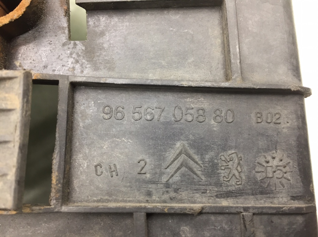 Полка аккумулятора бу для Citroen C3 1 1.4 i, 2005 г. Полка аккумулятора бу для Citroen C3 1.4 i, 2005 г.