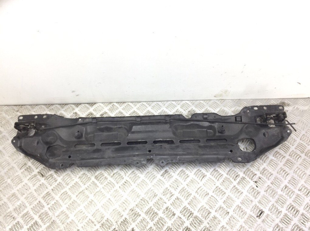 Планка под капот бу для BMW 5 E60/E61 2.0 TD,  2006 г.