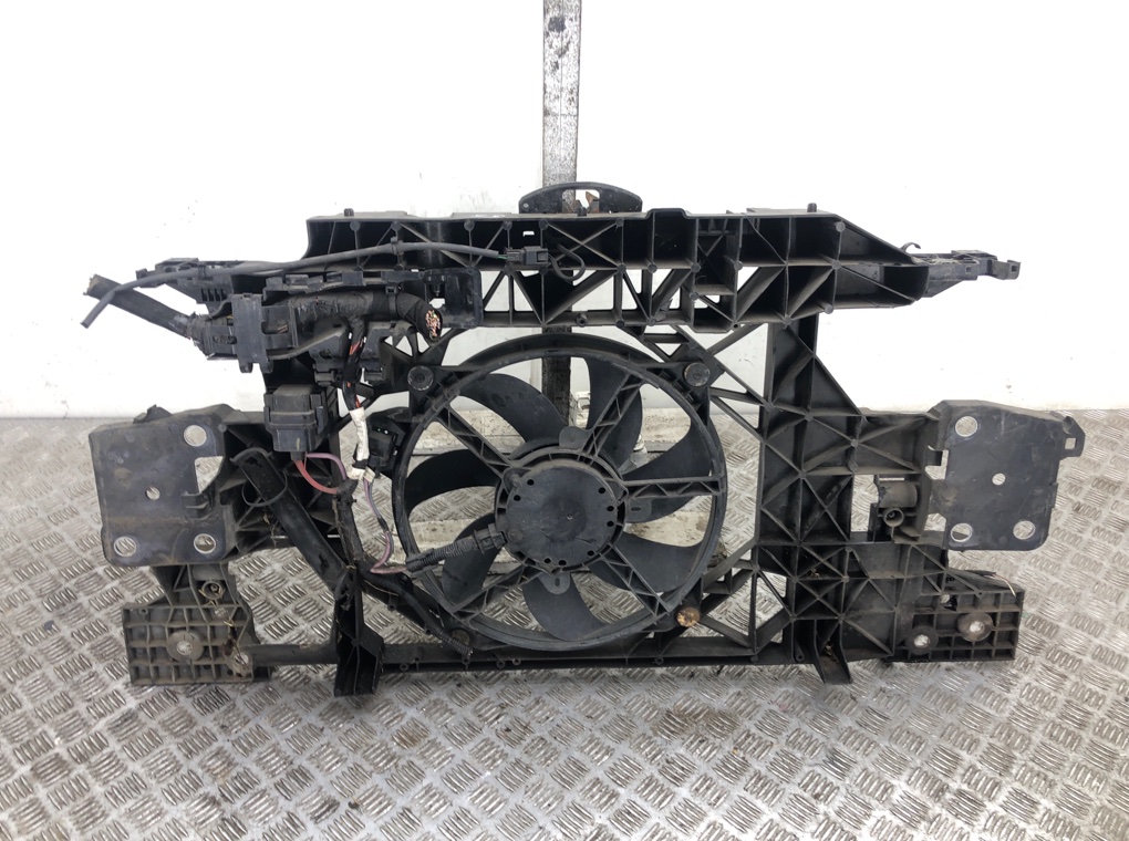 Панель передняя (телевизор) бу для Renault Scenic 3 1.5 DCi,  2010 г.