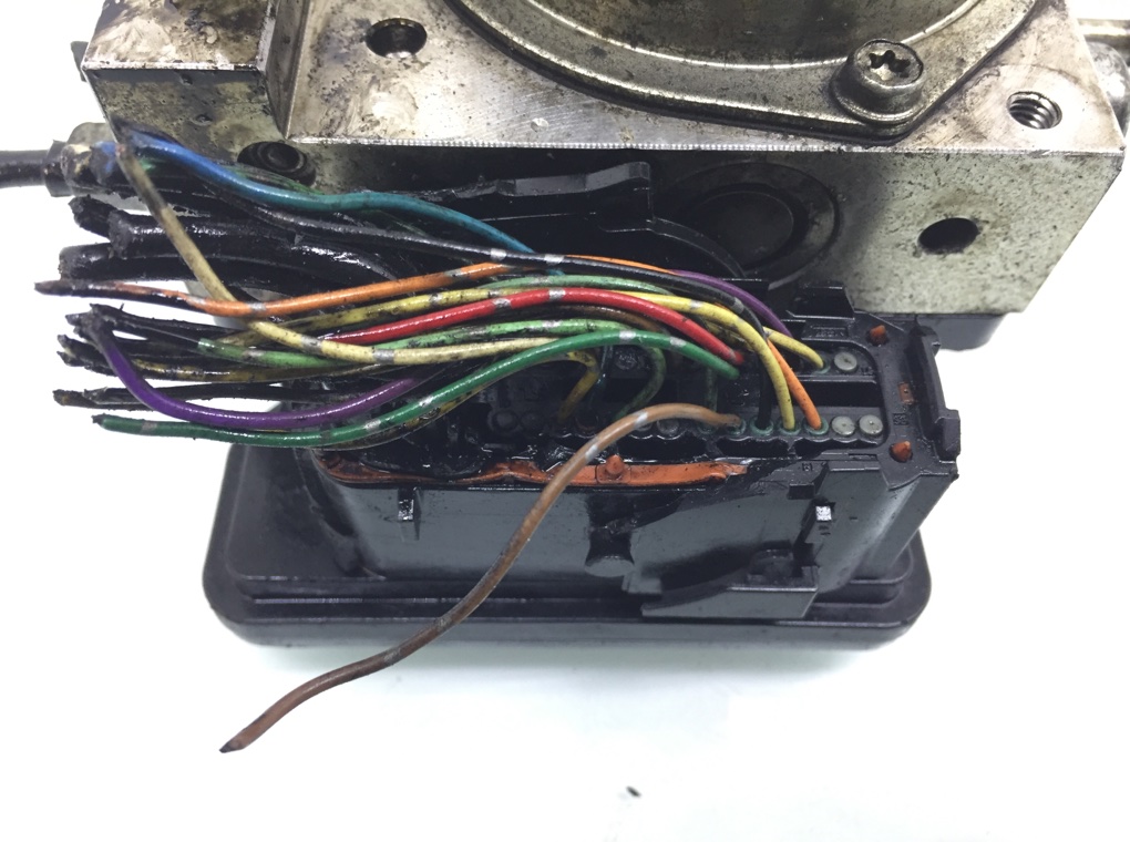 Блок ABS бу для Nissan Juke  1.5 DCi,  2010 г.