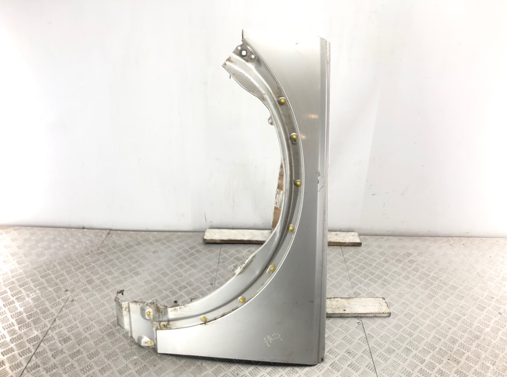 Крыло переднее левое бу для Land Rover Discovery 3 2.7 TD, 2005 г.