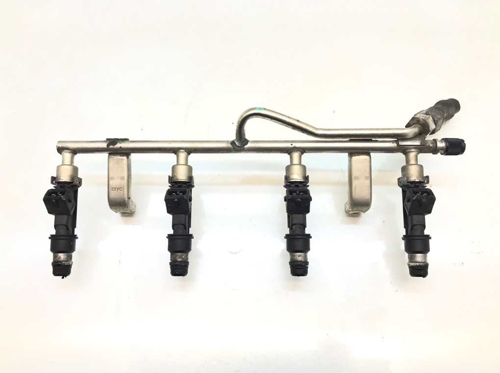 Топливная рампа бу для Opel Corsa C 1.4 i, 2002 г. Топливная рампа бу для Opel Corsa C 1.4 i, 2002 г.