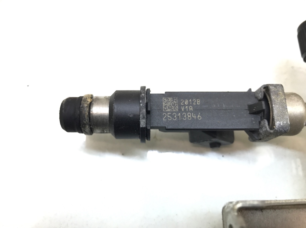 Топливная рампа бу для Opel Corsa C 1.4 i, 2002 г. Топливная рампа бу для Opel Corsa C 1.4 i, 2002 г.