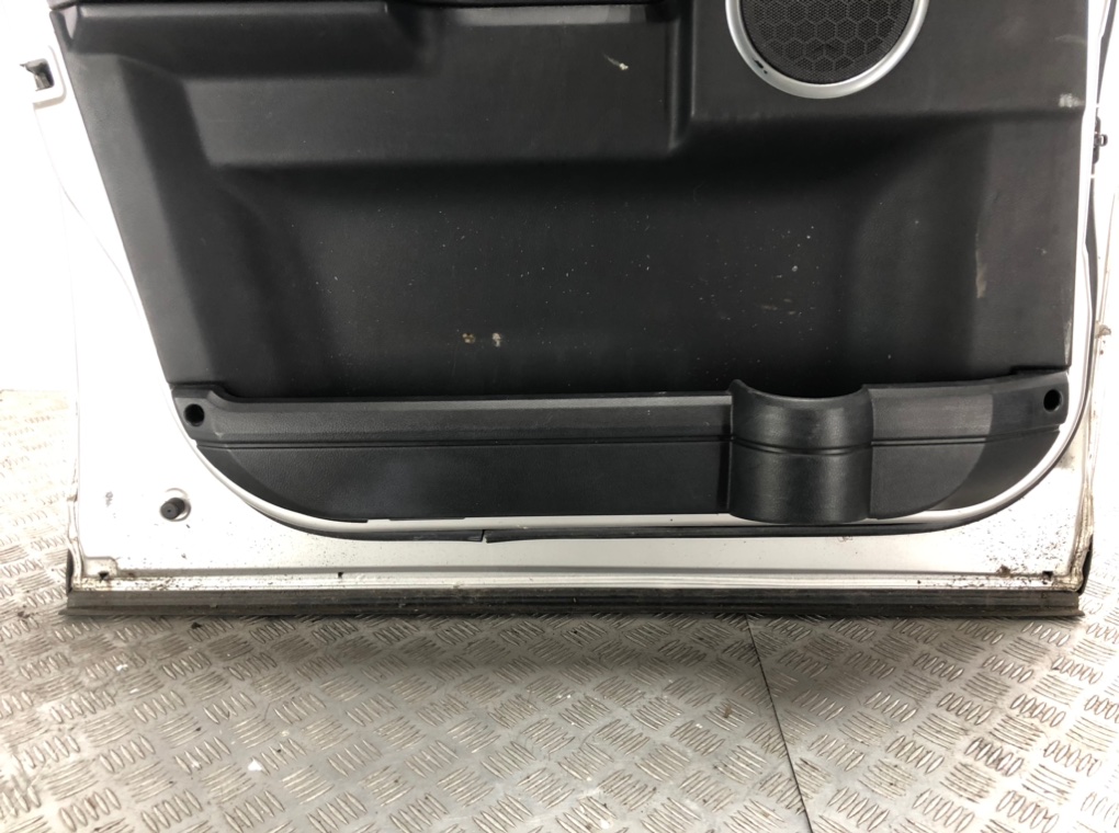 Дверь передняя левая бу для Land Rover Discovery 3 2.7 TD,  2005 г.