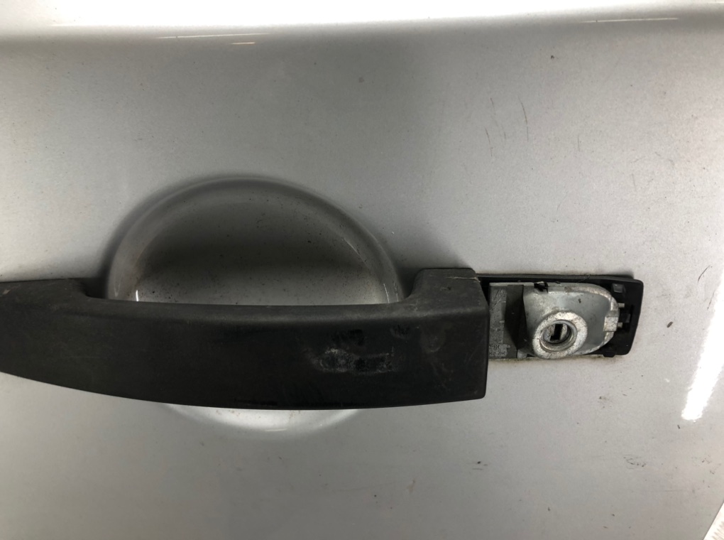 Дверь передняя левая бу для Land Rover Discovery 3 2.7 TD,  2005 г.