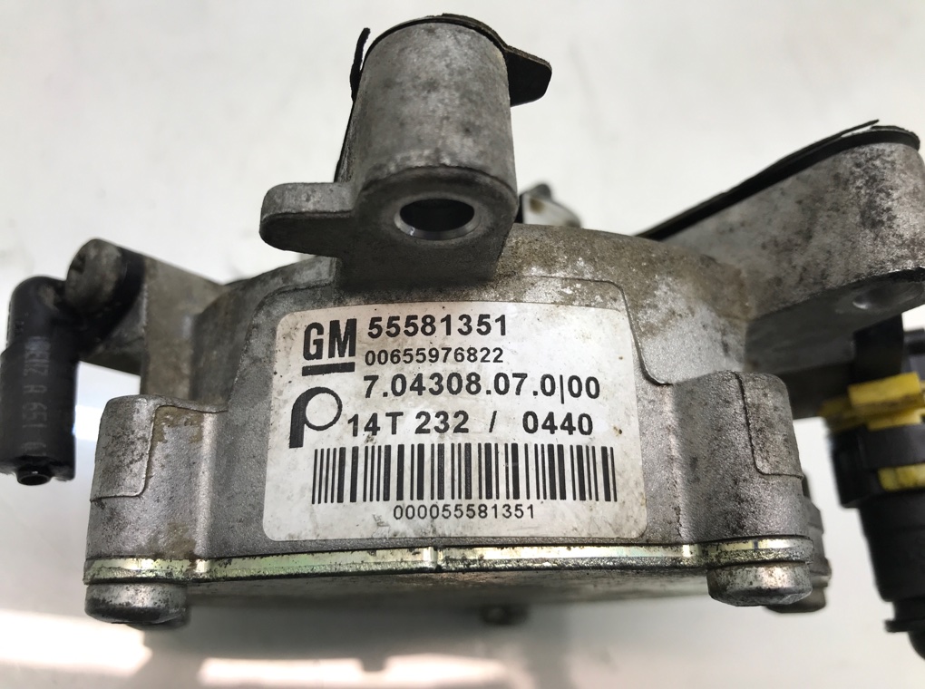 Насос вакуумный бу для Opel Zafira B 1.9 CDTi,  2008 г.