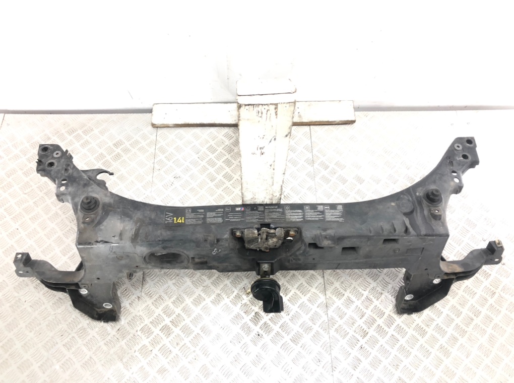 Панель передняя (телевизор) бу для Renault Modus  1.4 i,  2005 г.