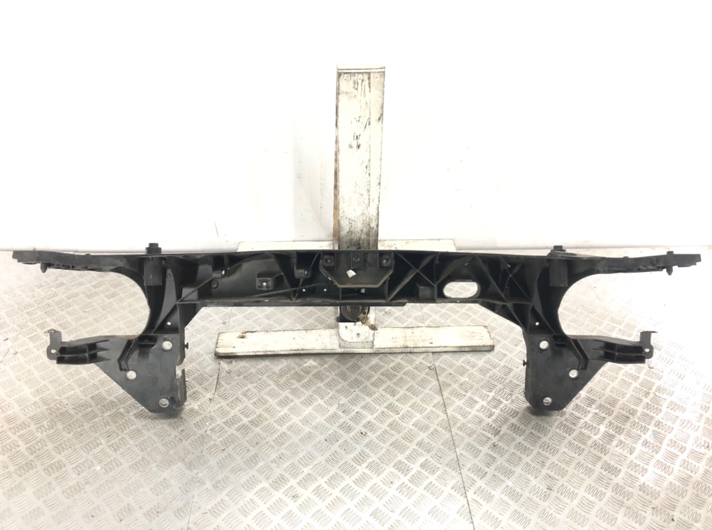 Панель передняя (телевизор) бу для Renault Modus  1.4 i,  2005 г.