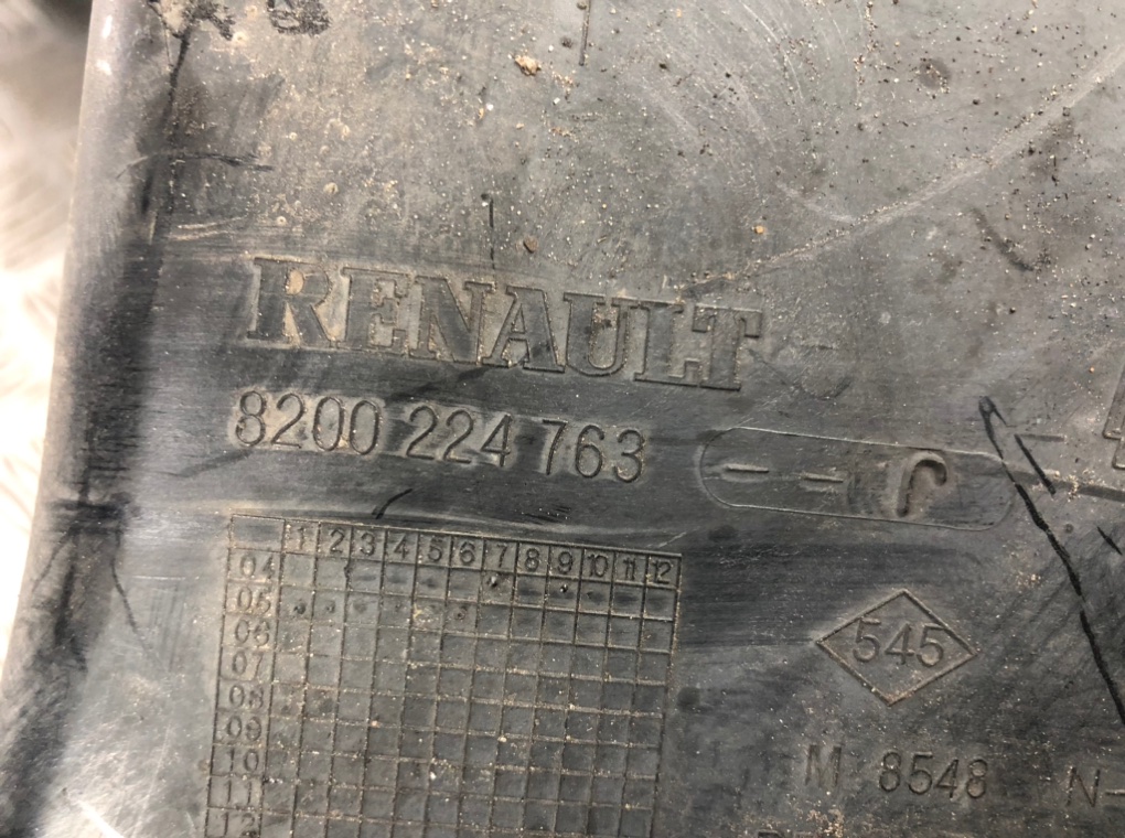 Панель передняя (телевизор) бу для Renault Modus  1.4 i,  2005 г.