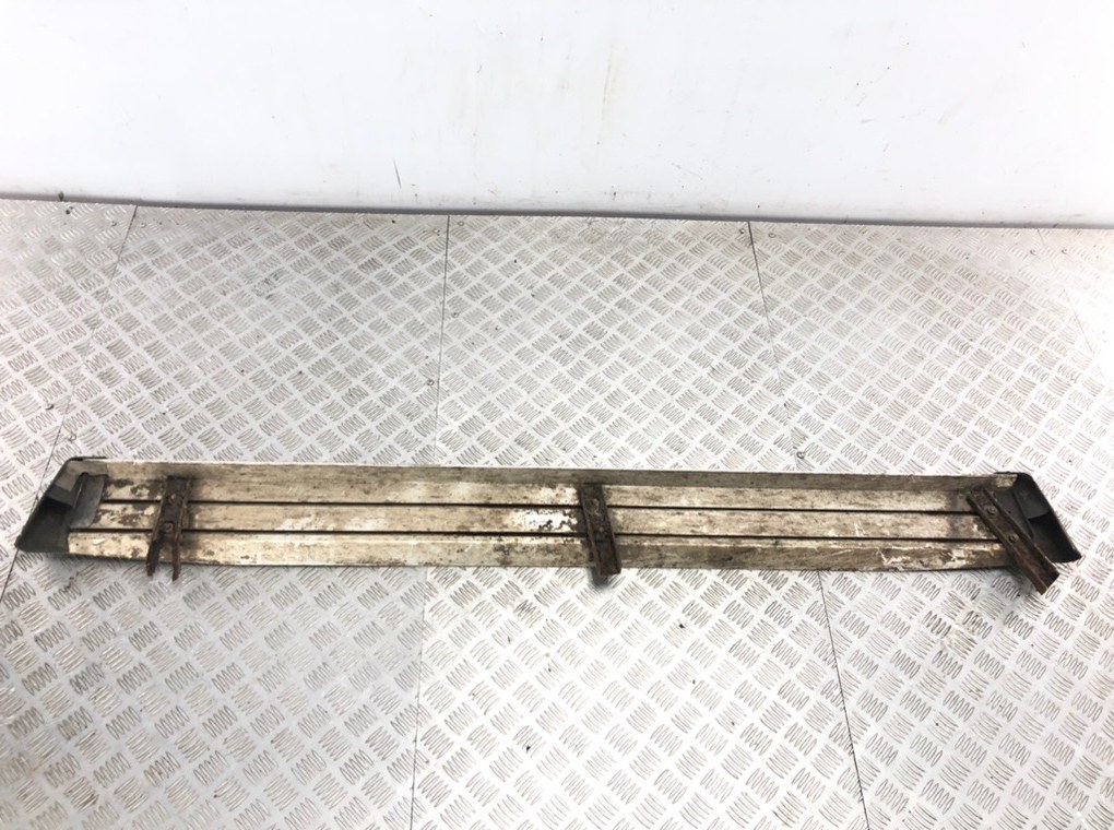 Подножка бу для Toyota RAV4  2.0 D-4D,  2003 г.