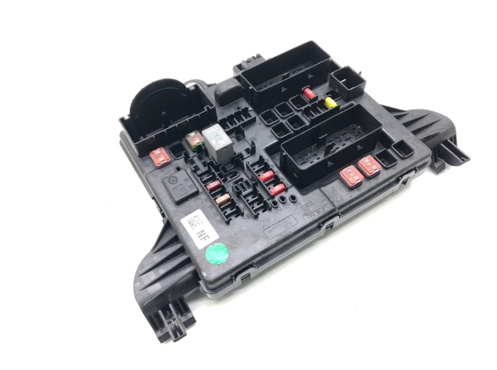 Блок предохранителей бу для Opel Insignia 2.0 CDTi, 2011 г. Блок предохранителей бу для Opel Insignia 2.0 CDTi, 2011 г.