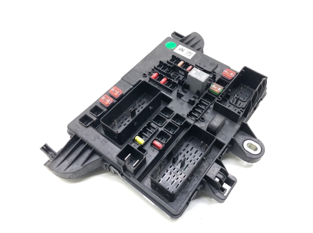 Блок предохранителей бу для Opel Insignia 2.0 CDTi, 2011 г. Блок предохранителей бу для Opel Insignia 2.0 CDTi, 2011 г.