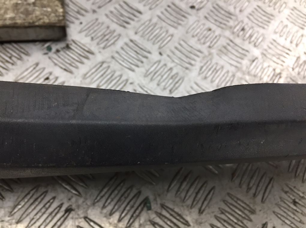 Молдинг крыла заднего правого бу для Land Rover Discovery 3 2.7 TD,  2005 г.